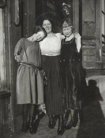 Bridget_Dooley_Irwin2.jpg (21784 bytes)